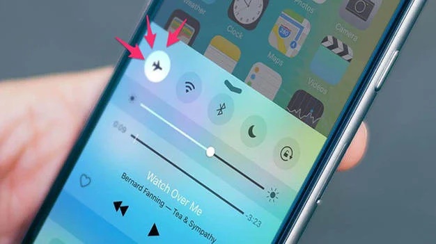 Vì sao khi ngủ nên để điện thoại ở chế độ máy bay: Hóa ra bao lâu nay chúng ta đều làm sai hết-2