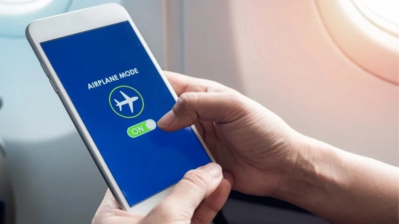 Vì sao khi ngủ nên để điện thoại ở chế độ máy bay: Hóa ra bao lâu nay chúng ta đều làm sai hết-3