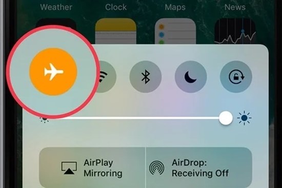 Vì sao khi ngủ nên để điện thoại ở chế độ máy bay: Hóa ra bao lâu nay chúng ta đều làm sai hết
