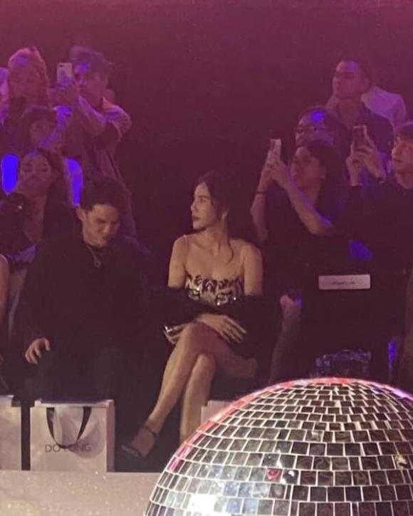 Thủy Tiên trả lời thế nào khi bị hỏi vì sao ngồi một mình ở show thời trang khiến dân tình xót xa?-6