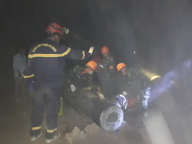 Nguyên nhân chính khiến cháu bé bị lọt vào lòng cọc bê tông dẫn đến tử vong-1