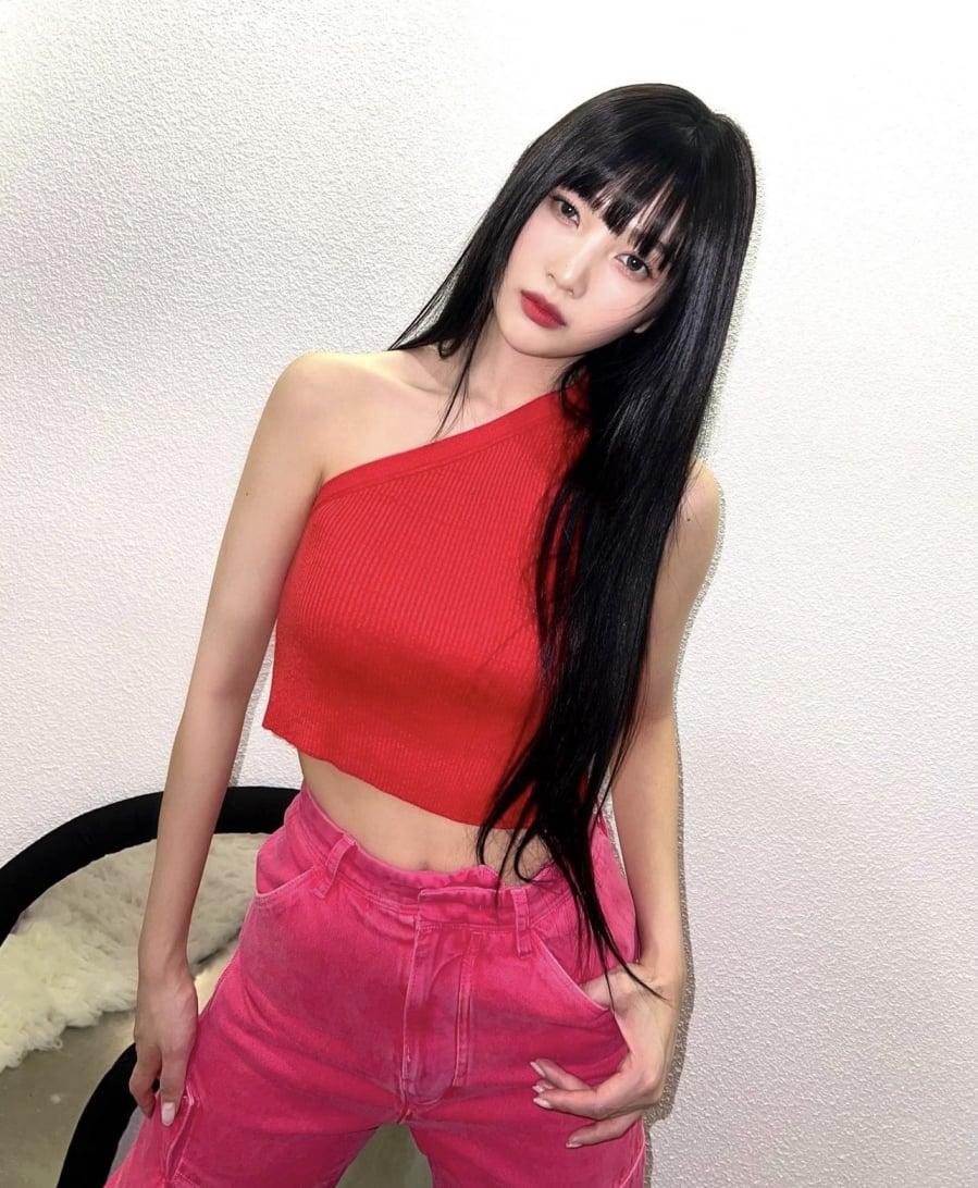 Gam màu đỏ thống trị làng mốt 2023, từ Âu sang Á đều lăng xê nhiệt tình-1