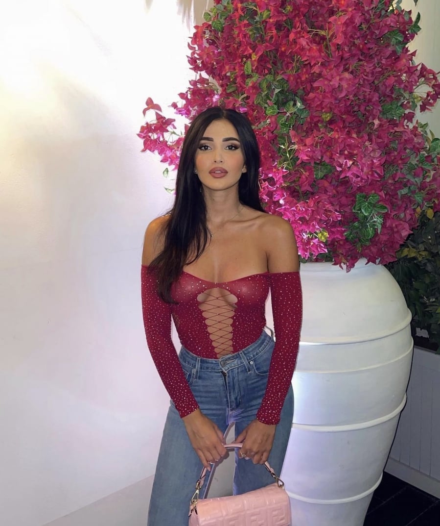 Gam màu đỏ thống trị làng mốt 2023, từ Âu sang Á đều lăng xê nhiệt tình-4