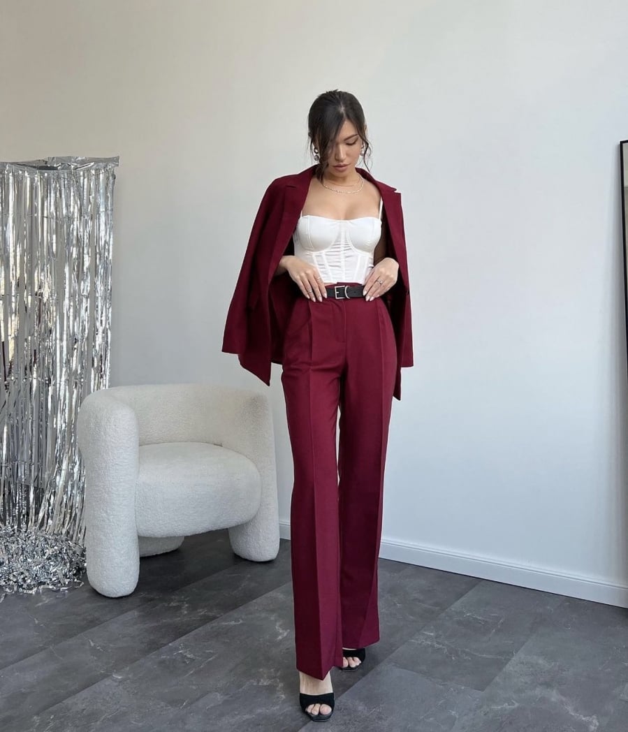 Gam màu đỏ thống trị làng mốt 2023, từ Âu sang Á đều lăng xê nhiệt tình-5