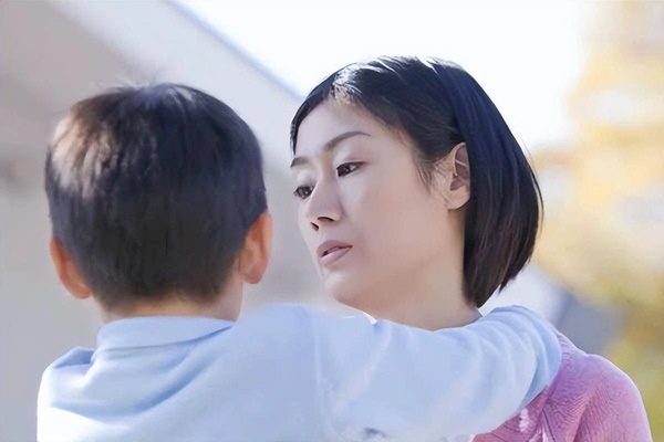 Diễn viên nhí Đừng Làm Mẹ Cáu đầu năm đã tặng mẹ món quà hơn 40 triệu, xứng danh con nhà người ta-5