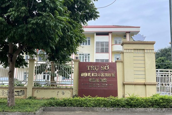 Trần tình bất ngờ của Trưởng phòng một huyện ở Thanh Hóa có 2 con riêng