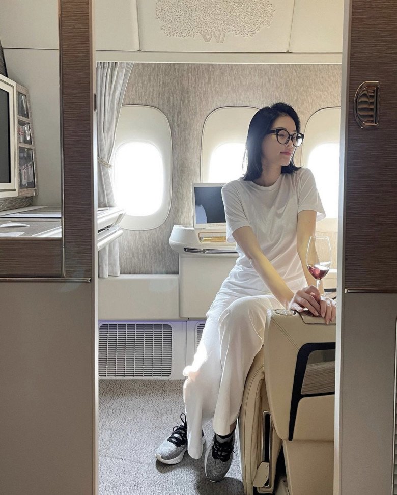 Sắp làm dâu tỷ phú, Linh Rin hiếm hoi mặc gợi cảm, không cần khoe mẽ vẫn thể hiện khí chất-8