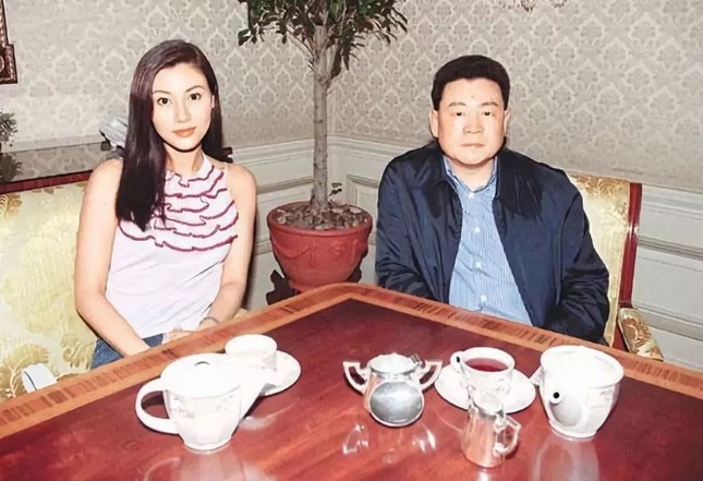 Tỷ phú Hong Kong họp báo để nói về những người tình nổi tiếng-5