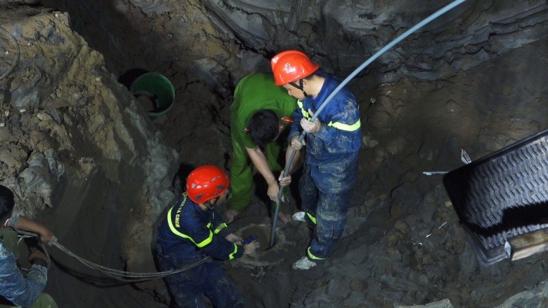 Cậu bé bị ghép ảnh vụ bé trai 10 tuổi lọt trụ bê tông 35m: Cô chú đừng đăng hình con lên nữa-1