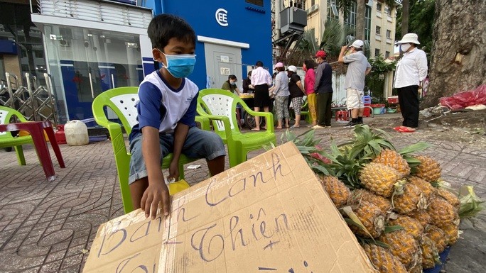 Cậu bé bị ghép ảnh vụ bé trai 10 tuổi lọt trụ bê tông 35m: Cô chú đừng đăng hình con lên nữa-6