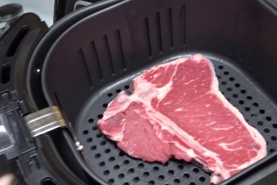 Rã đông bằng nồi chiên không dầu theo 3 bước này, thực phẩm nhanh mềm mà không bị mất chất