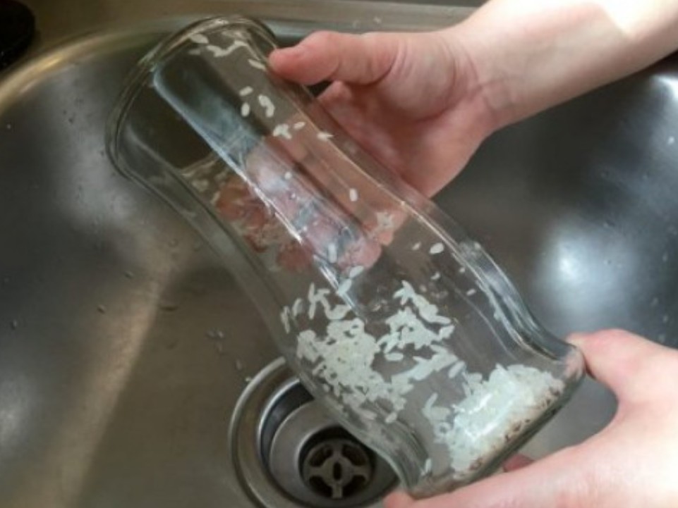 Thêm một thìa này vào bình cắm hoa, dù chơi hết Tết hoa vẫn tươi rực rỡ, chẳng bị úa tàn-4