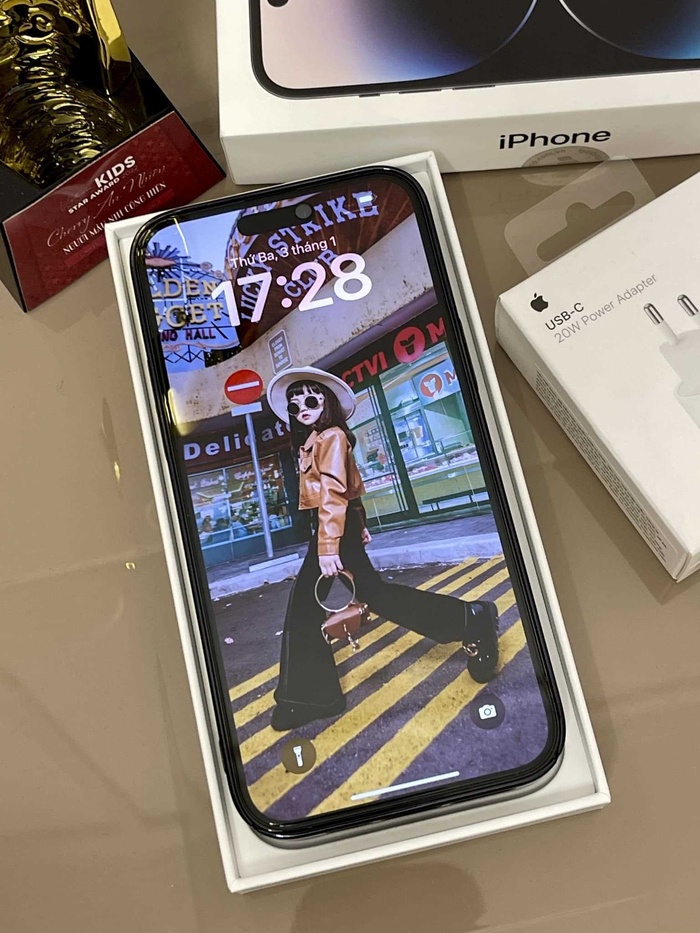 Diễn viên nhí Đừng Làm Mẹ Cáu đầu năm đã tặng mẹ món quà hơn 40 triệu, xứng danh con nhà người ta-1