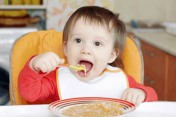 Cá hồi rất tốt cho sự phát triển của trẻ nhưng mấy tuổi thì bé có thể ăn được?-4