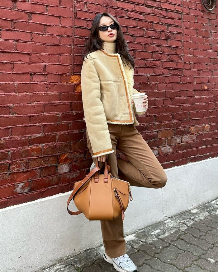 Mặc đồ màu trung tính đơn giản mà sành điệu như sao Hàn-10