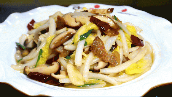 Cải thảo cùng nấm đông cô làm theo cách này, không cần thêm nước, ăn rất thơm và giòn, ngon miệng-1