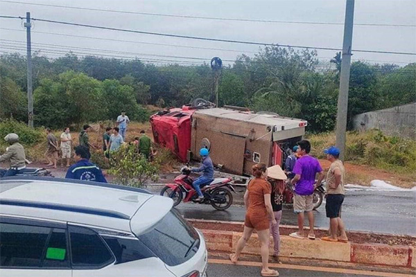 Cảnh báo tai nạn từ các công trình xây dựng kém an toàn-6