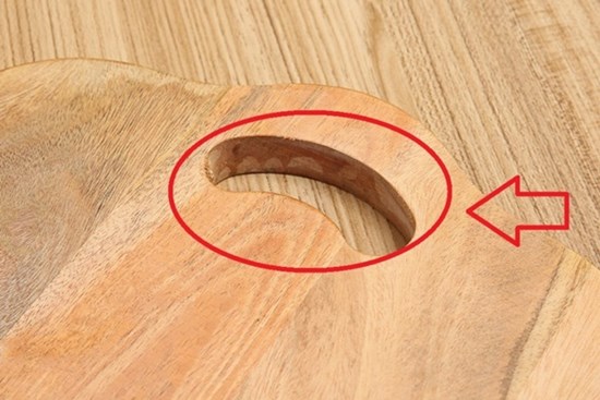 Vì sao trên thớt luôn có 1 lỗ khuyết lớn: Rất nhiều đầu bếp lâu năm vẫn tưởng chỉ để trang trí