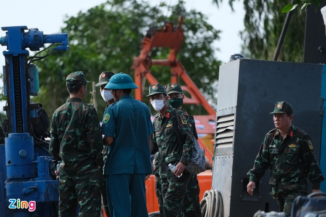 Chuyên gia Nhật Bản bàn phương án kéo ống cọc bê tông có bé trai lên-1