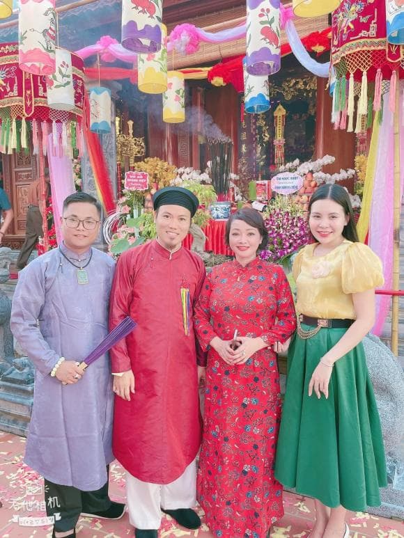 Việt phủ dát vàng của Vượng Râu ở Nam Định trang hoàng lộng lẫy, ngập sắc hoa đón Tết-11