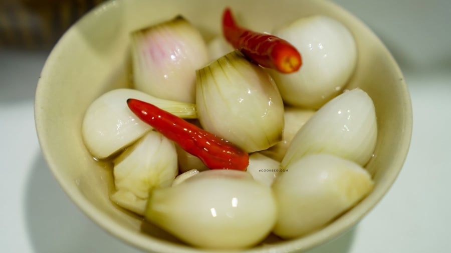 Hành mua về chớ vội mang đi muối, làm theo cách này đảm bảo trắng giòn, không hăng và để được cả tháng-1