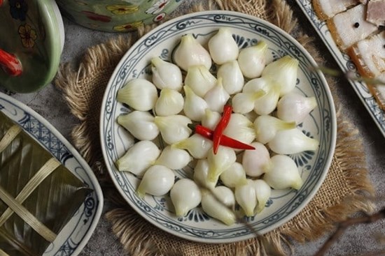 Hành mua về chớ vội mang đi muối, làm theo cách này đảm bảo trắng giòn, không hăng và để được cả tháng