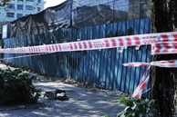 Sau vụ bé trai rơi xuống trụ bê tông: Công trình xây dựng ở Hà Nội tăng cường rào chắn đề phòng tai nạn