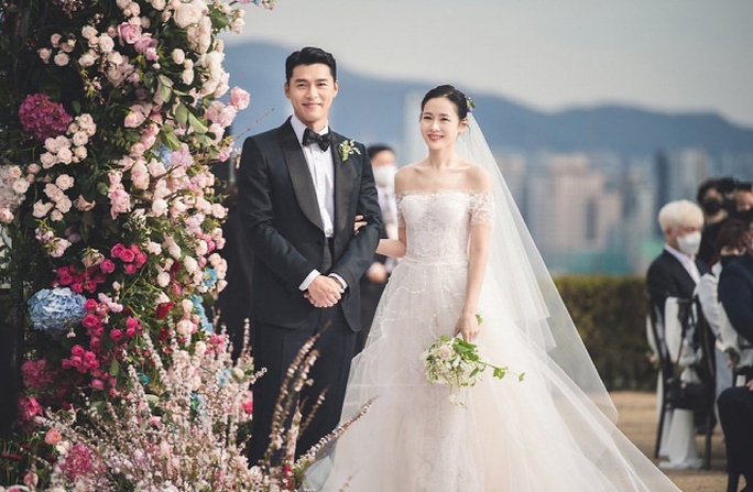 Tài tử Hyun Bin khoe con trai giống cha lẫn mẹ-2