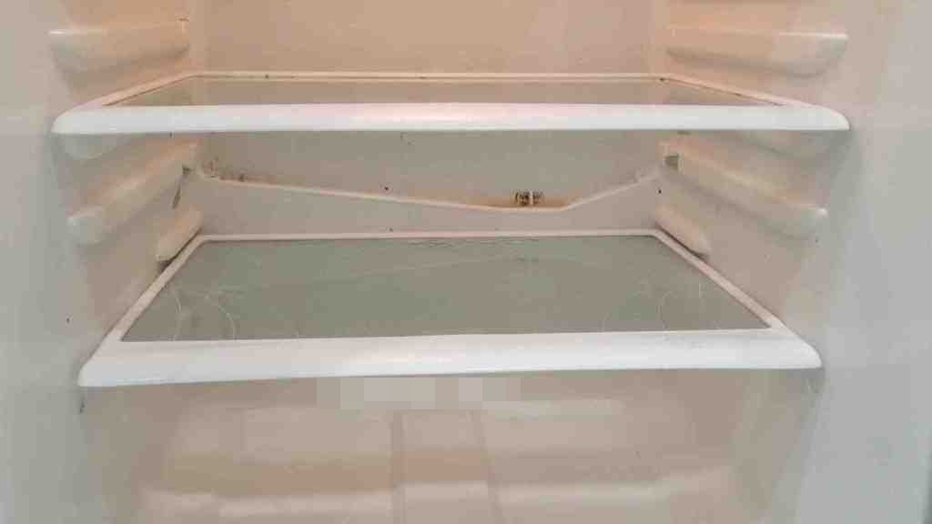 Tủ lạnh hỏng đặt trong phòng ngủ ai ngờ mang lại những công dụng tuyệt vời-1