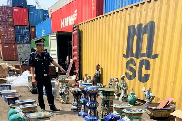 Phát hiện lô đồ cổ hơn 100 năm tuổi nhập lậu từ Pháp về TP.HCM-1