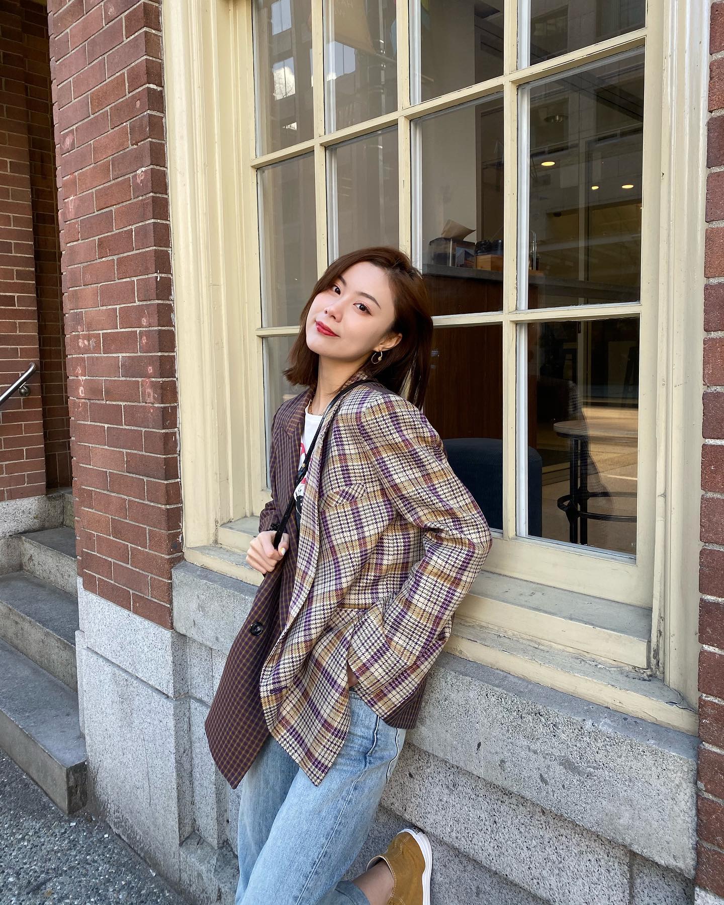 10 cách diện áo blazer kẻ giúp ghi điểm sang trọng-6