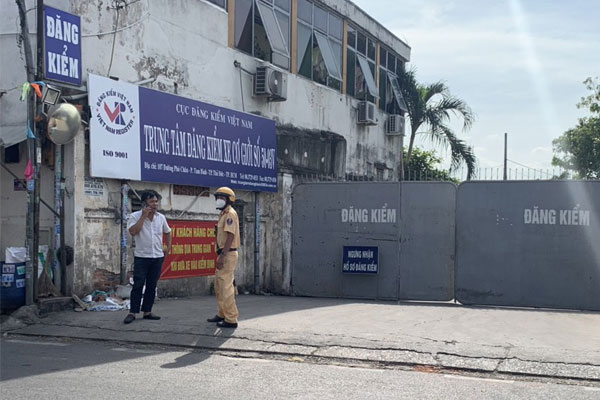 Cảnh sát phong toả, khám xét Trung tâm đăng kiểm ở Mỹ Đình-4