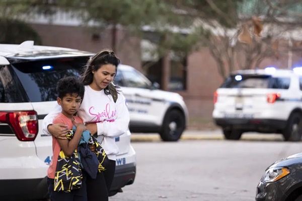Học sinh 6 tuổi ở Mỹ bắn giáo viên trọng thương-2
