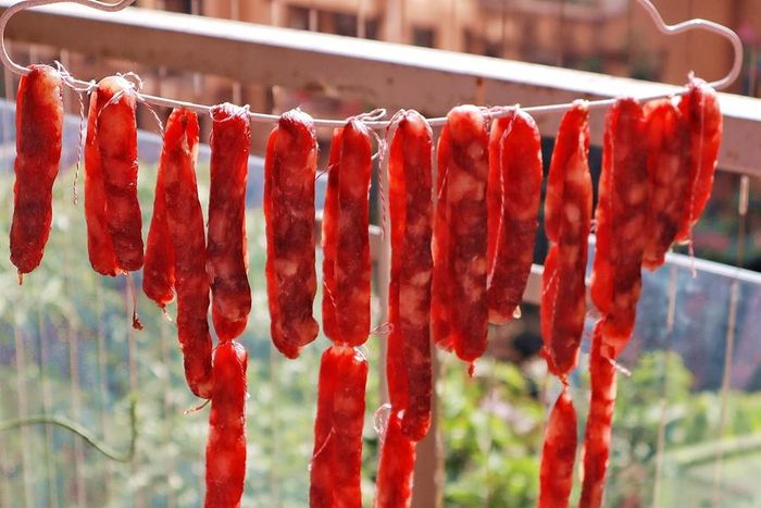 Làm lạp xưởng chuẩn bị đón Tết-5