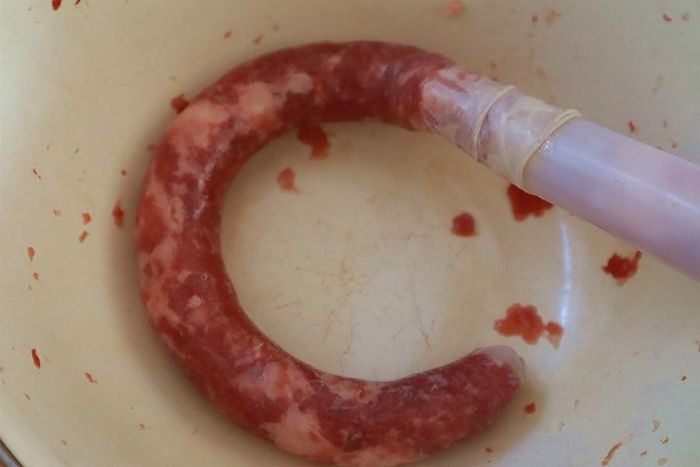 Làm lạp xưởng chuẩn bị đón Tết-4