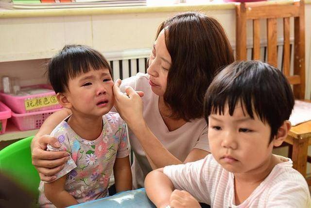 Trẻ mắc lỗi nhưng ngang bướng không chịu nhận sai - Cách nào giúp cha mẹ giải quyết vấn đề-2