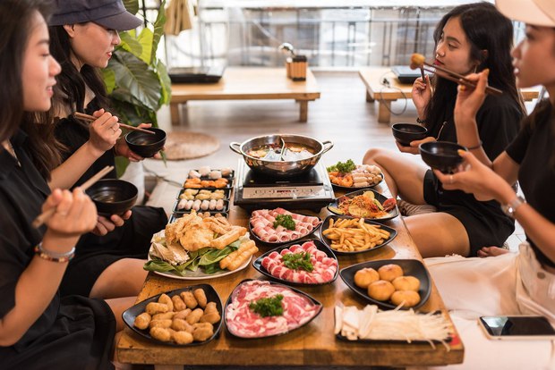 5 thói quen khi ăn tối làm bạn nhanh già và xấu, lễ Tết hay mắc phải-5