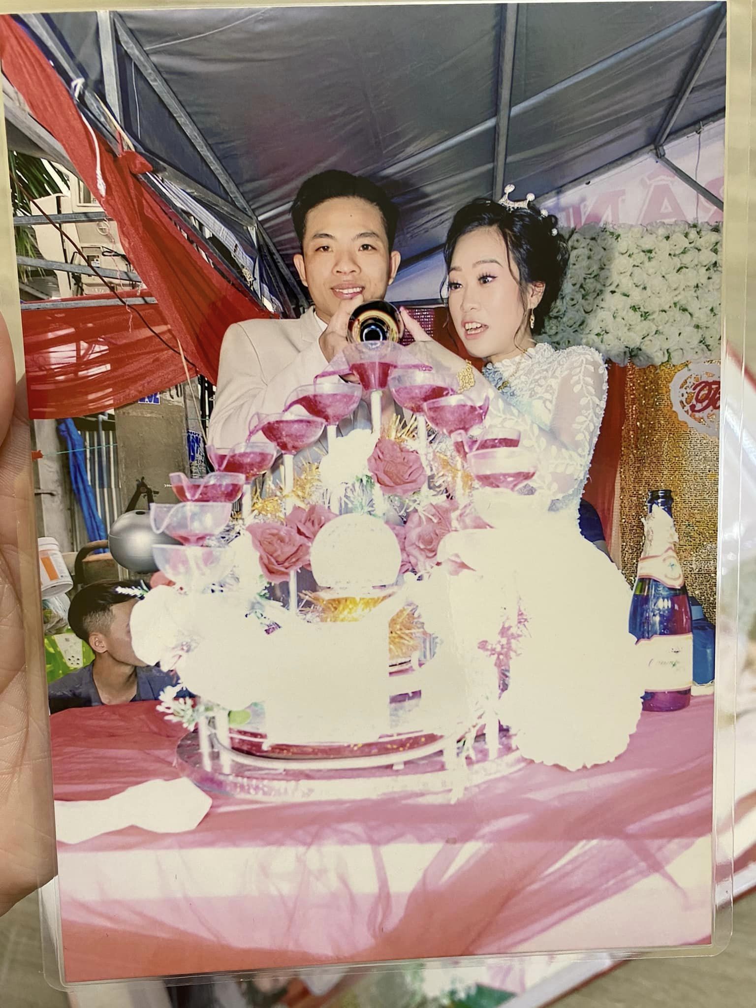 Bộ ảnh cưới do thợ xịn chụp khiến cô dâu chú rể méo mặt ngày nhận sản phẩm-11