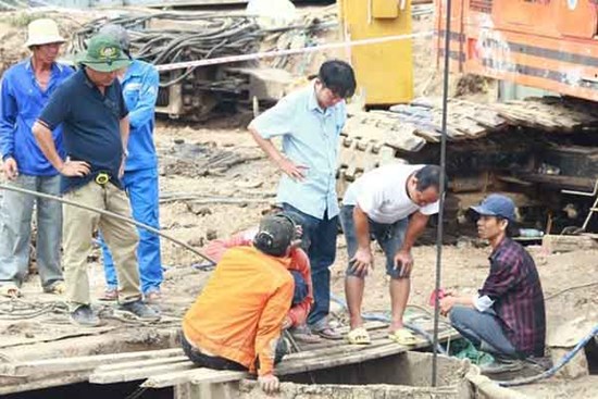 Vụ bé trai lọt vào trụ bê-tông: Đã tìm được phương án khả thi