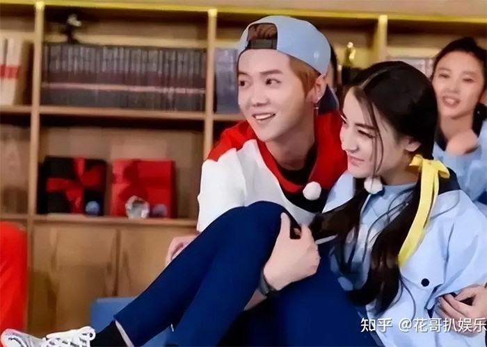 Tình trường của Địch Lệ Nhiệt Ba trước tin đồn mang thai-2