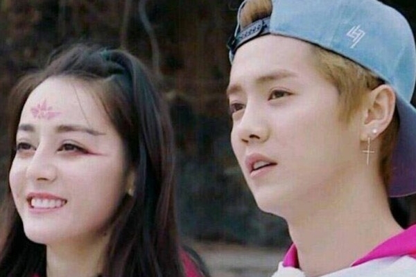 Địch Lệ Nhiệt Ba bị chê khi mặc hở bạo-3