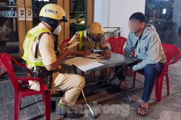 Hai lão bà ém ma tuý chờ… Tết-4