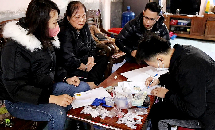 Hai lão bà ém ma tuý chờ… Tết-3