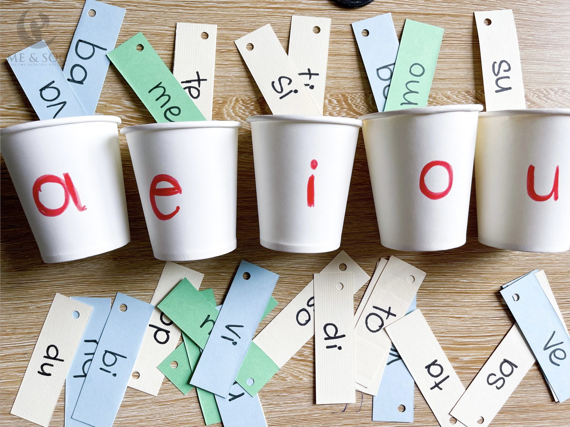 Em bé đến quán cafe, đi chơi hay du lịch đều ngoan ngoãn nhờ tuyệt chiêu đặc biệt của mẹ-5