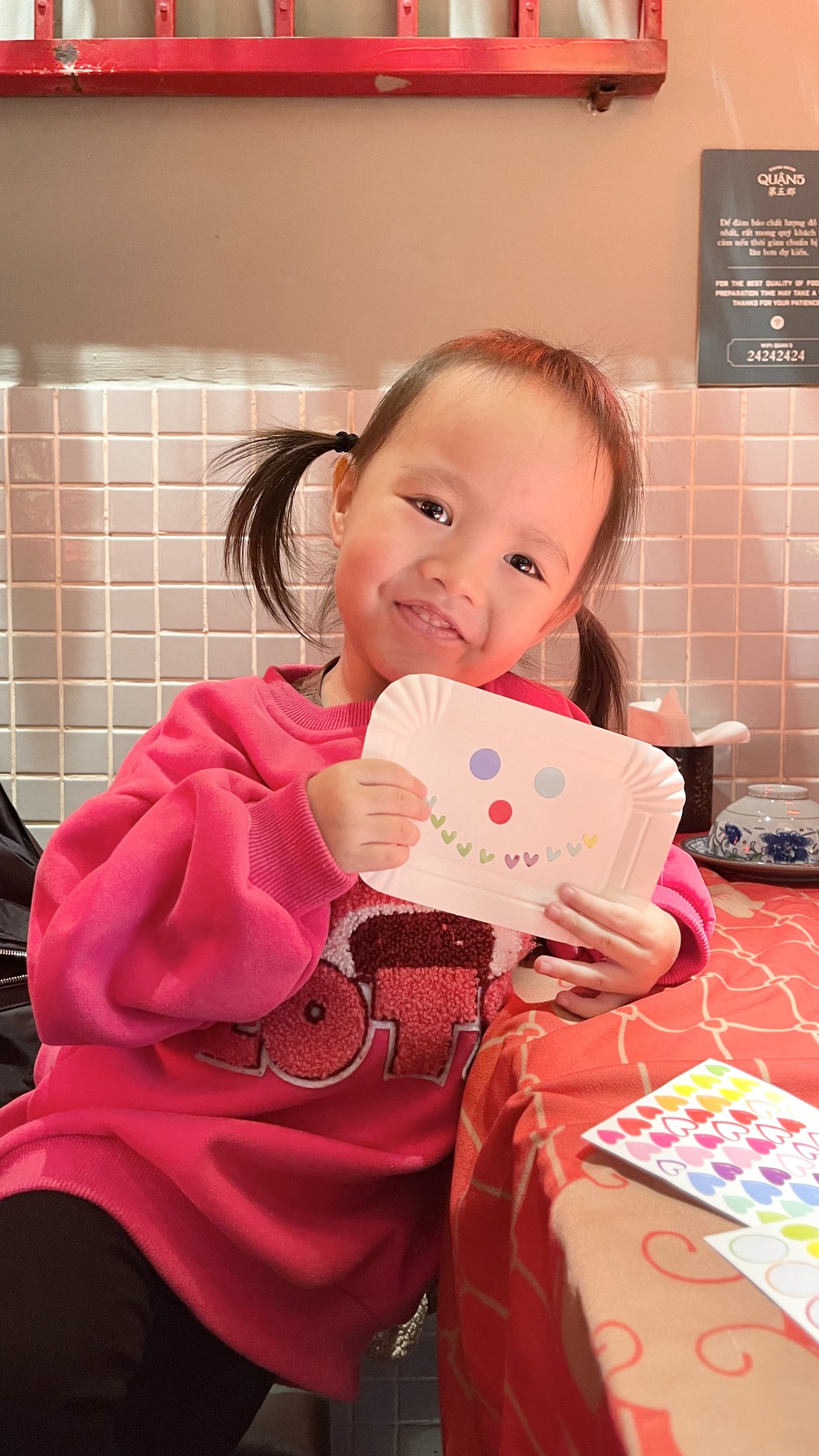 Em bé đến quán cafe, đi chơi hay du lịch đều ngoan ngoãn nhờ tuyệt chiêu đặc biệt của mẹ-7