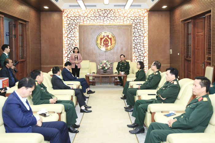 Phó Bí thư Thường trực Thành ủy Nguyễn Thị Tuyến thăm Bệnh viện Trung ương Quân đội 108-2
