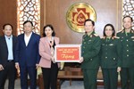 Phó Bí thư Thường trực Thành ủy Nguyễn Thị Tuyến tặng quà Tết gia đình chính sách quận Hai Bà Trưng-4