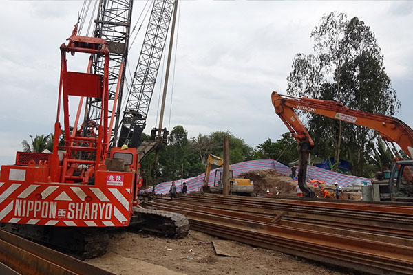 Diễn biến mới ngày thứ 9 việc đưa thi thể bé trai rơi xuống ống trụ bê tông lên-1