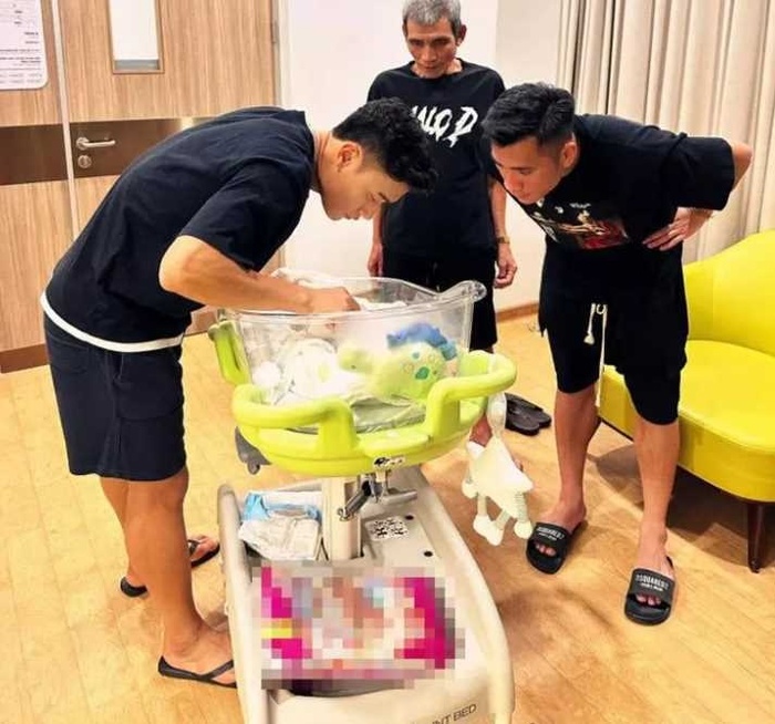 Bùi Tiến Dũng và vợ Tây nuôi con chuẩn rich kid-4