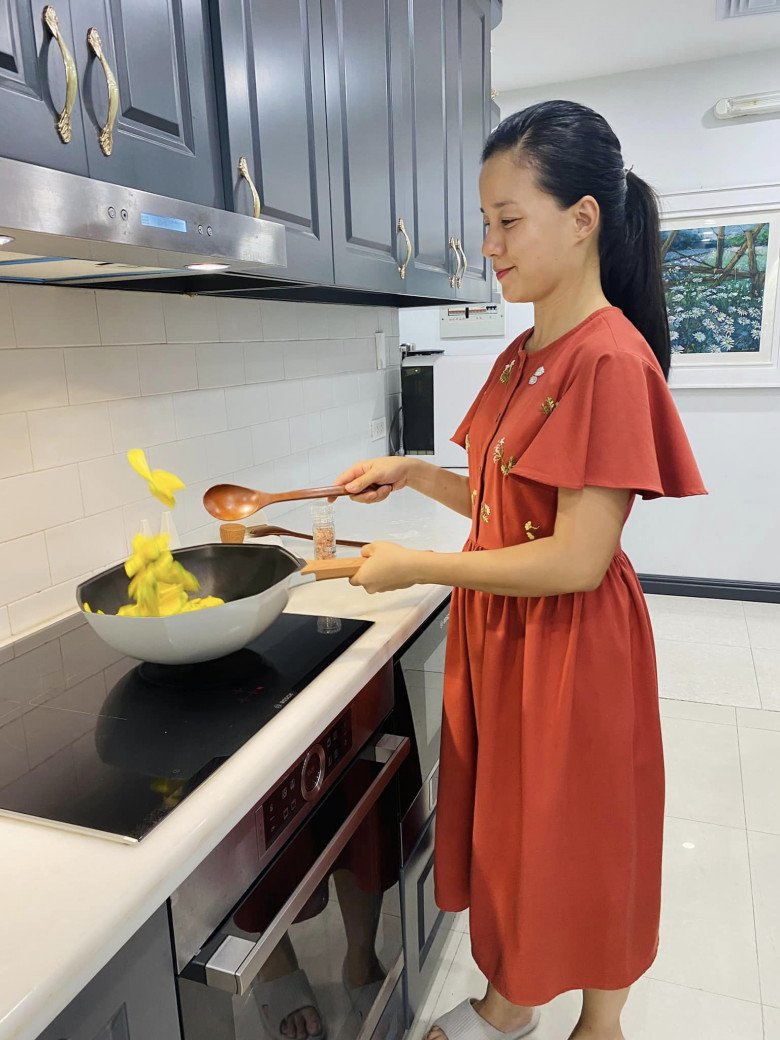 Cựu MC VTV khoe vườn rau tự trồng, cảnh tỉnh những ai muốn bỏ phố về rừng”-16